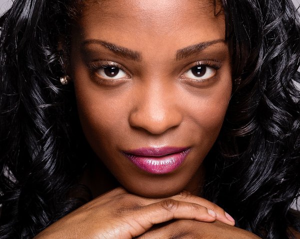 Comment éviter les poches sous les yeux et retrouver un regard éclatant ?