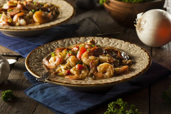 Quels plats emblématiques de la cuisine cajun et créole américaine peut-on préparer ?