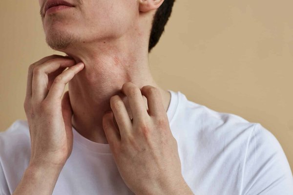 Poil à gratter : un jouet efficace pour s'amuser avec vos amis